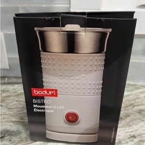 Bodum Bistro Electric Milk Frother Model 11902 NEW